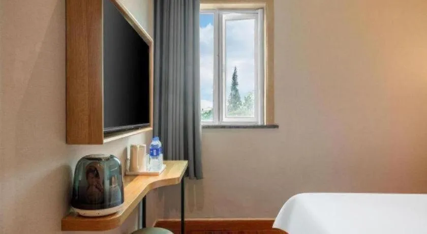 Bed in GreenTree Inn Shanghai Hongqiao Hub Convention Center Jinghua Road Shell Hotel