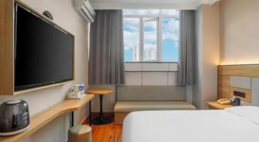 Bed in GreenTree Inn Shanghai Hongqiao Hub Convention Center Jinghua Road Shell Hotel Bed in GreenTree Inn Shanghai Hongqiao Hub Convention Center Jinghua Road Shell Hotel