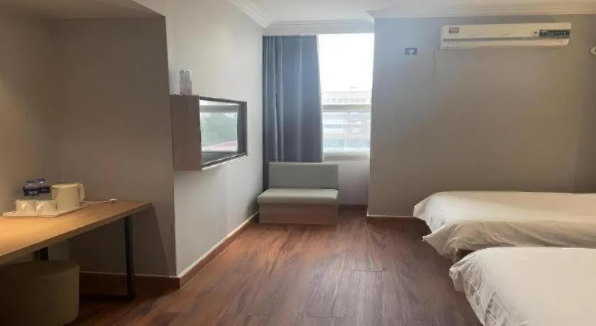 Bed in GreenTree Inn Shanghai Hongqiao Hub Convention Center Jinghua Road Shell Hotel