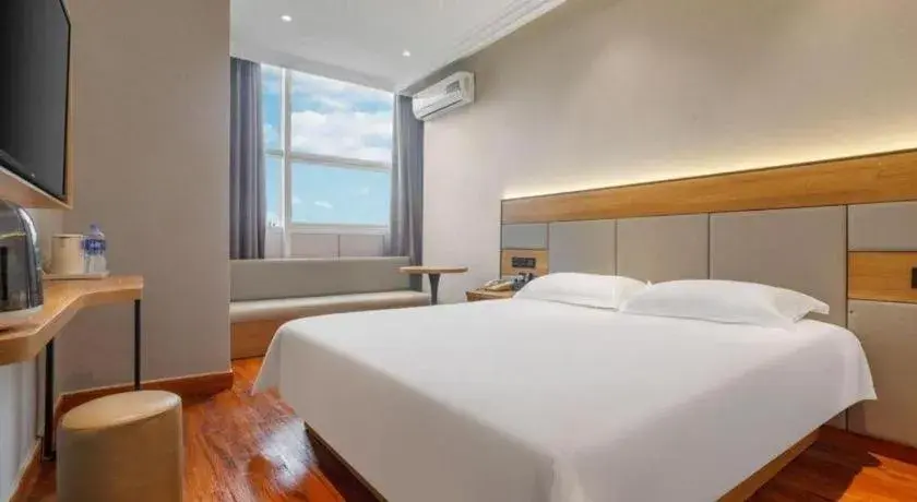Bed in GreenTree Inn Shanghai Hongqiao Hub Convention Center Jinghua Road Shell Hotel Bed in GreenTree Inn Shanghai Hongqiao Hub Convention Center Jinghua Road Shell Hotel