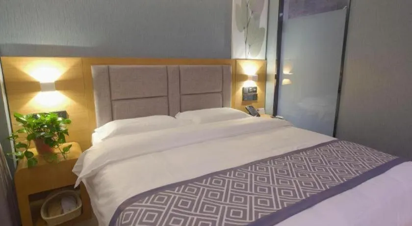 Bed in GreenTree Inn Puyang Ruifengyuan Business Hotel