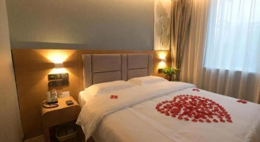 Bed in GreenTree Inn Puyang Ruifengyuan Business Hotel
