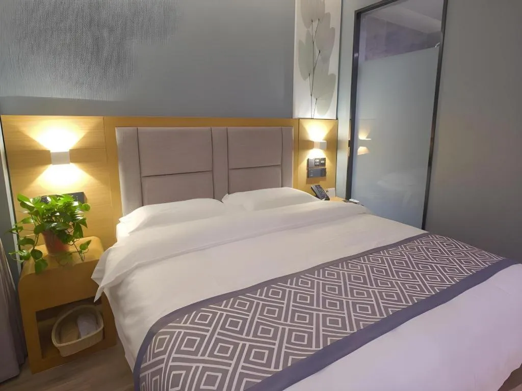 Bed in GreenTree Inn Puyang Ruifengyuan Business Hotel