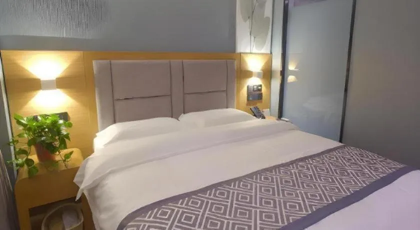 Bed in GreenTree Inn Puyang Ruifengyuan Business Hotel