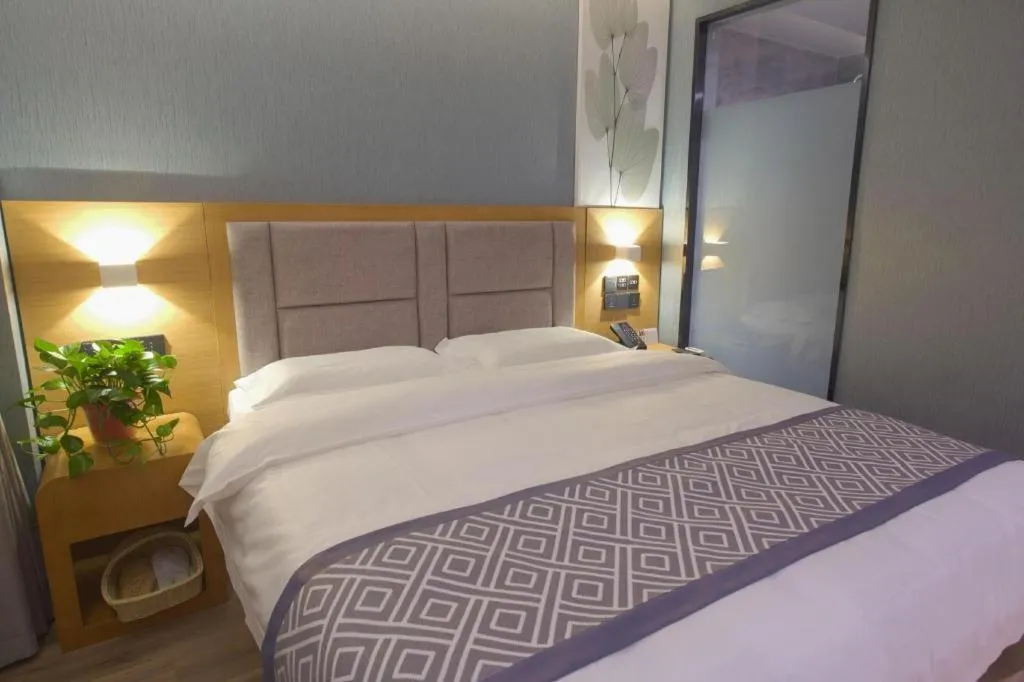 Bed in GreenTree Inn Puyang Ruifengyuan Business Hotel