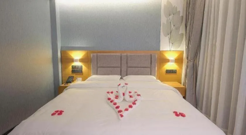 Bed in GreenTree Inn Puyang Ruifengyuan Business Hotel