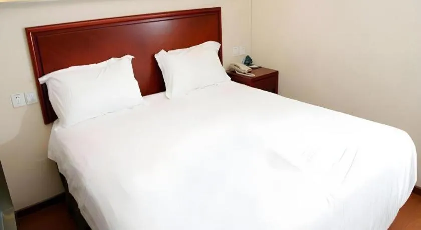 Bed in GreenTree Inn Beijing East Yizhuang District Second Kechuang Street Express Hotel