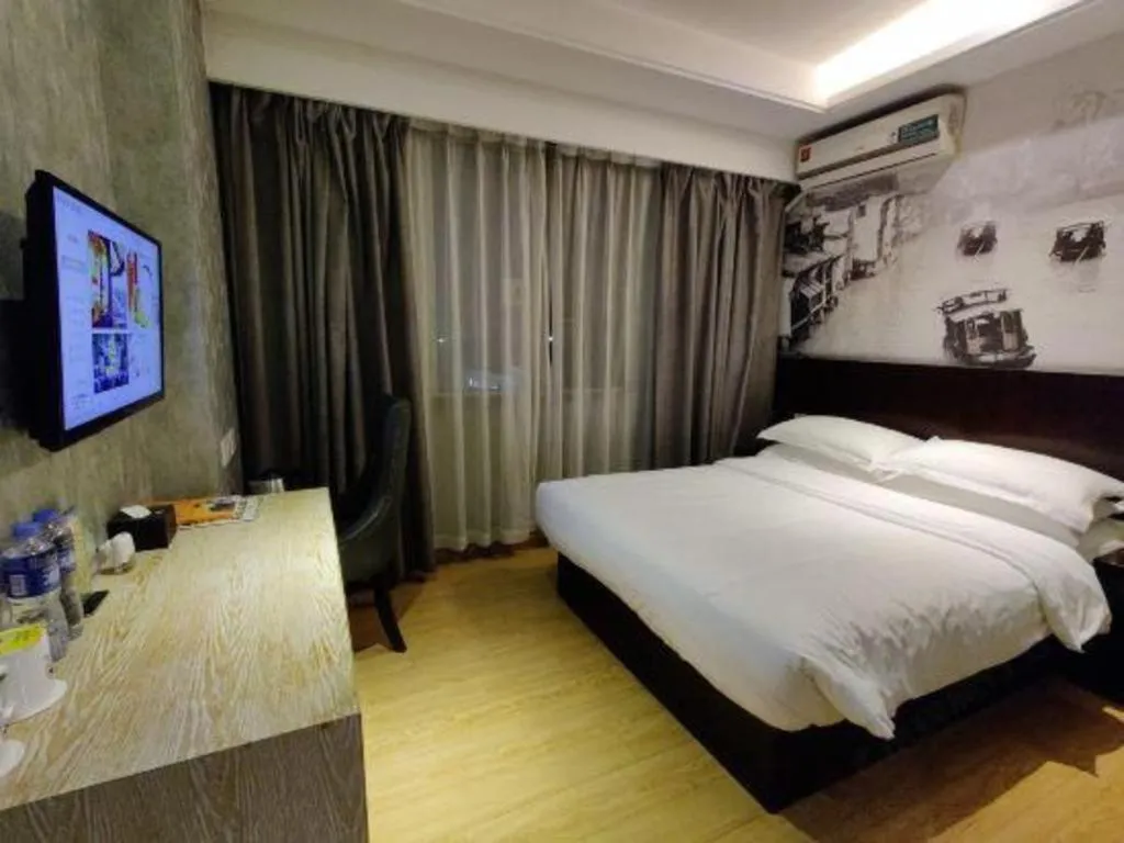 Bed in GreenTree Inn Huzhou South Street Chaoyin Bridge Business Hotel