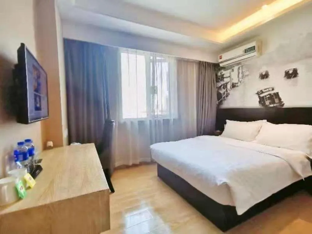 Bed in GreenTree Inn Huzhou South Street Chaoyin Bridge Business Hotel