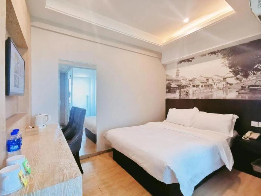 Bed in GreenTree Inn Huzhou South Street Chaoyin Bridge Business Hotel