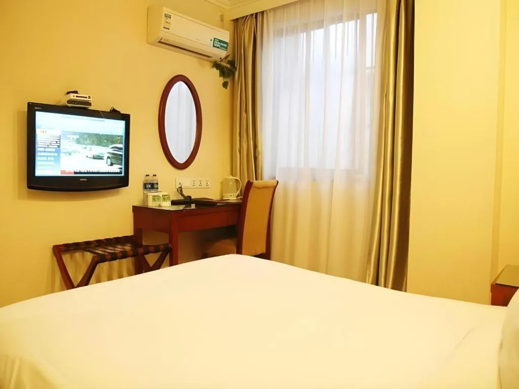 Bed in GreenTree Inn Jiangsu Suzhou Shi Road North Tongjing Road Subway Station Express Hotel