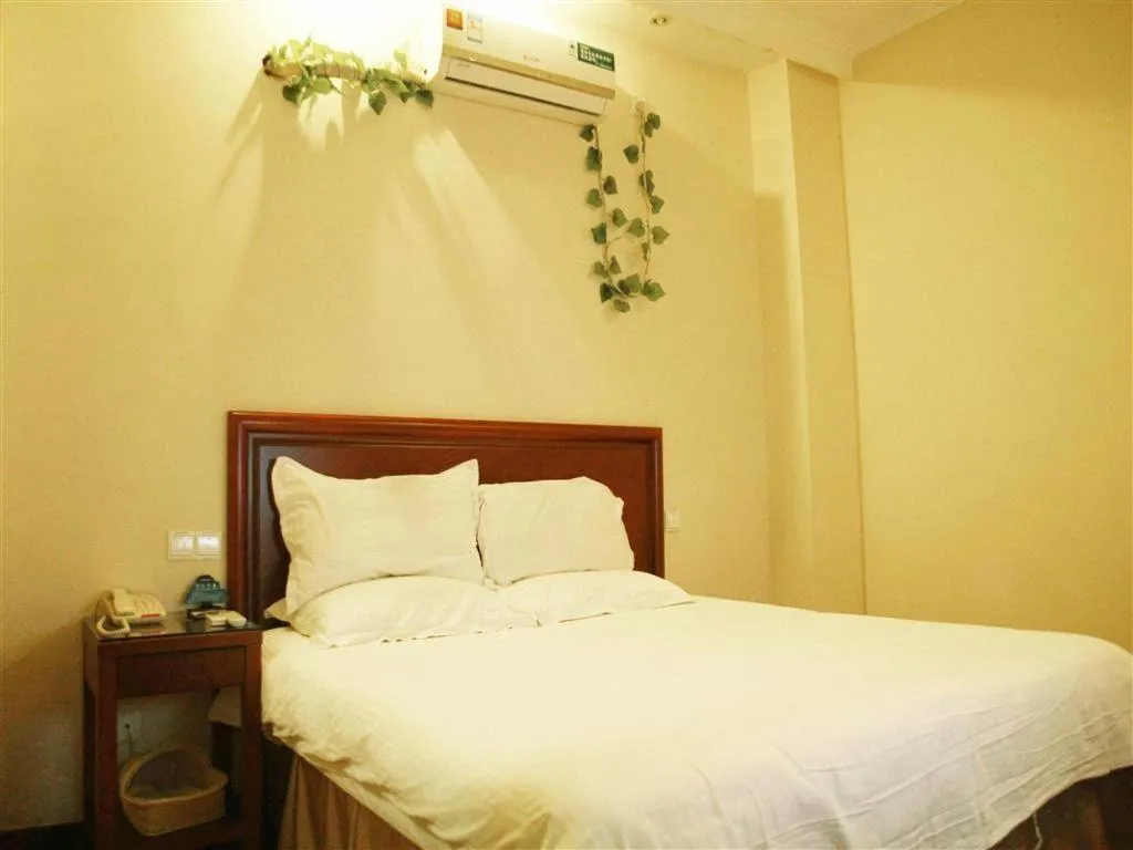 Bed in GreenTree Inn Jiangsu Suzhou Shi Road North Tongjing Road Subway Station Express Hotel