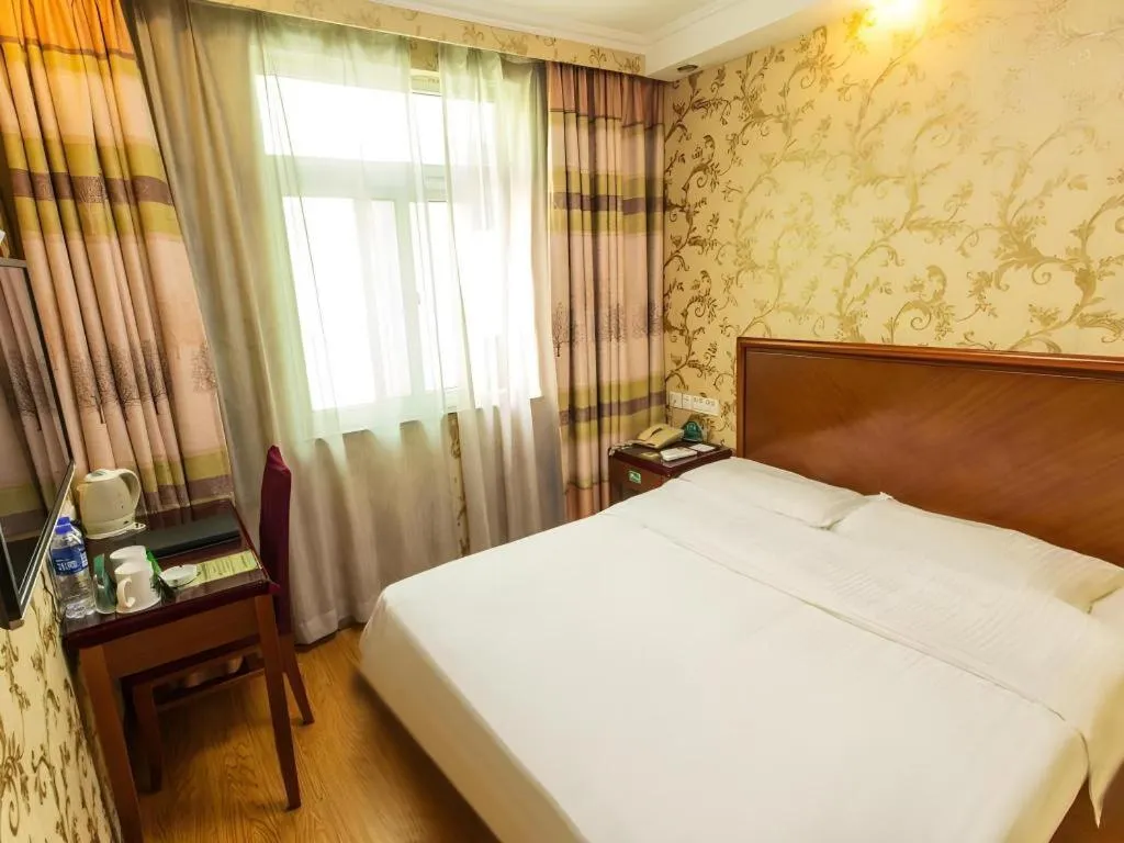 Bed in GreenTree Inn Suzhou Guanqian Street Yinguo Lane Business Hotel