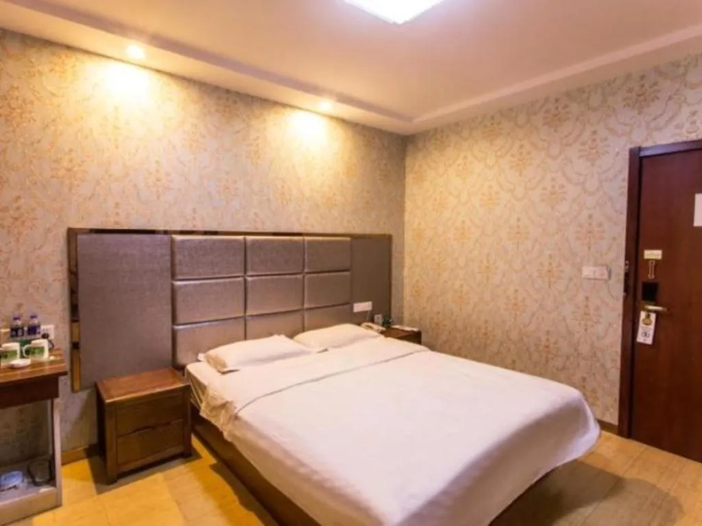 Bed in GreenTree Inn Suzhou Guanqian Street Yinguo Lane Business Hotel