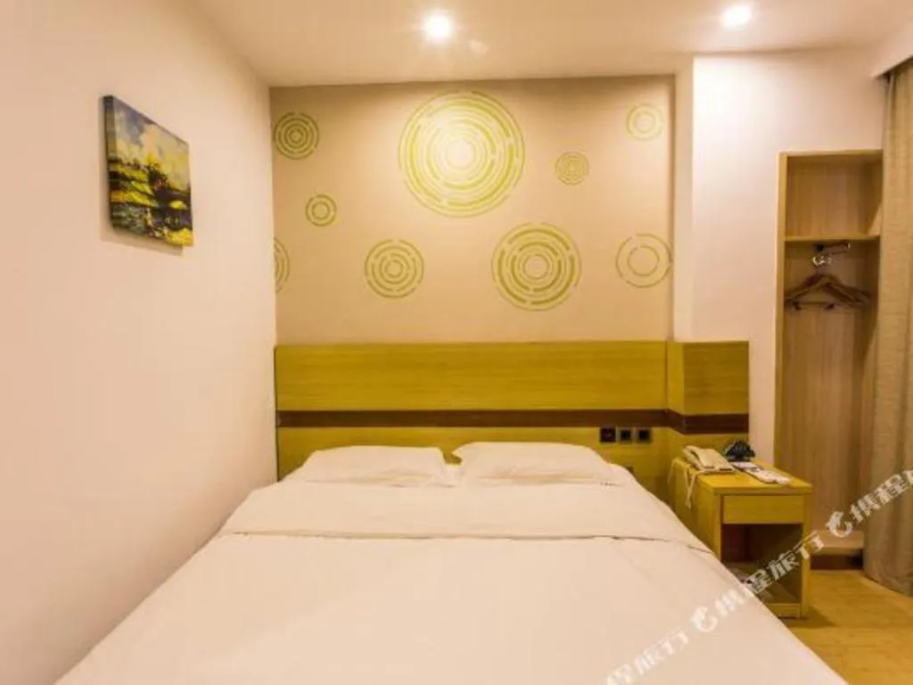 Bed in GreenTree Inn Suzhou Guanqian Street Yinguo Lane Business Hotel