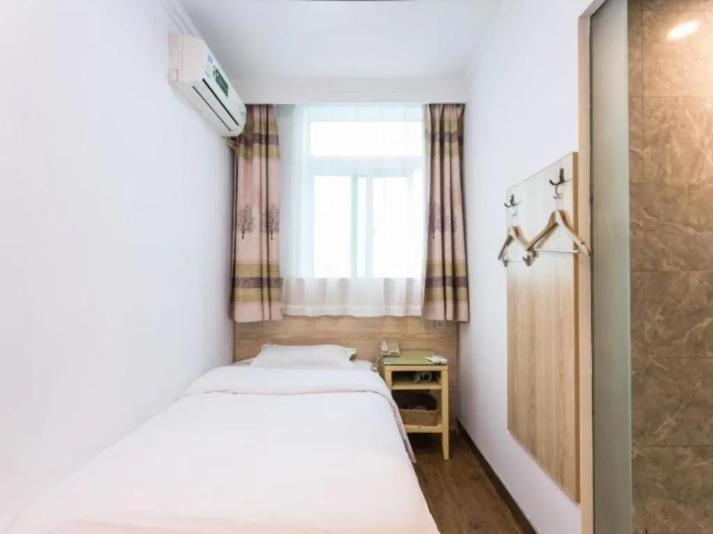 Bed in GreenTree Inn Suzhou Guanqian Street Yinguo Lane Business Hotel