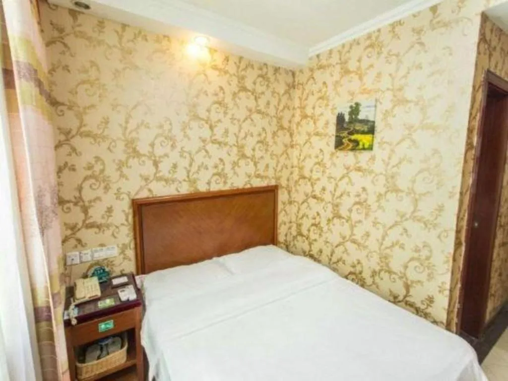 Bed in GreenTree Inn Suzhou Guanqian Street Yinguo Lane Business Hotel