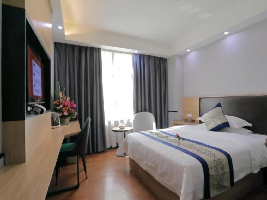 Bed in GreenTree Inn Jieyang North Linjiang Road Express Hotel