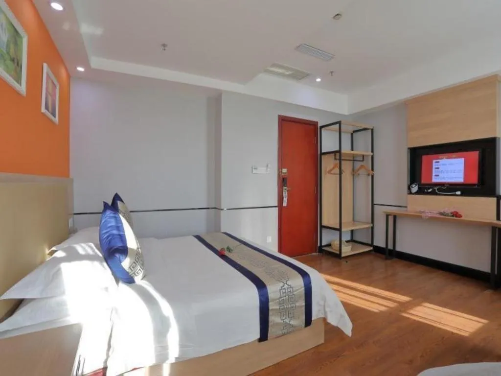 Bed in GreenTree Inn Jieyang North Linjiang Road Express Hotel