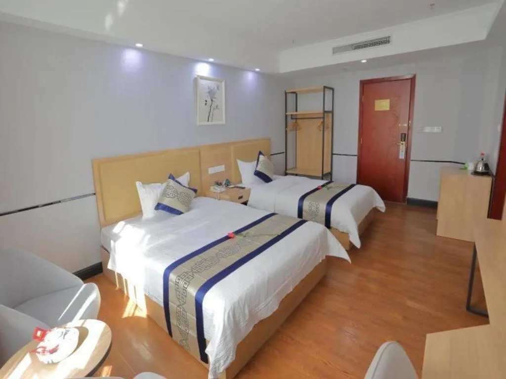 Bed in GreenTree Inn Jieyang North Linjiang Road Express Hotel