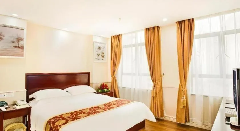 Bed in GreenTree Inn Jieyang North Linjiang Road Express Hotel