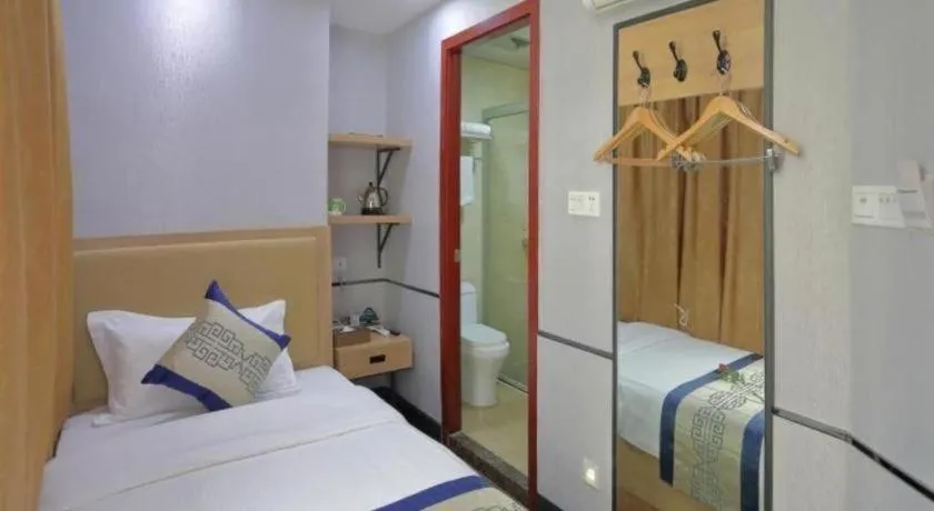 Bed in GreenTree Inn Jieyang North Linjiang Road Express Hotel