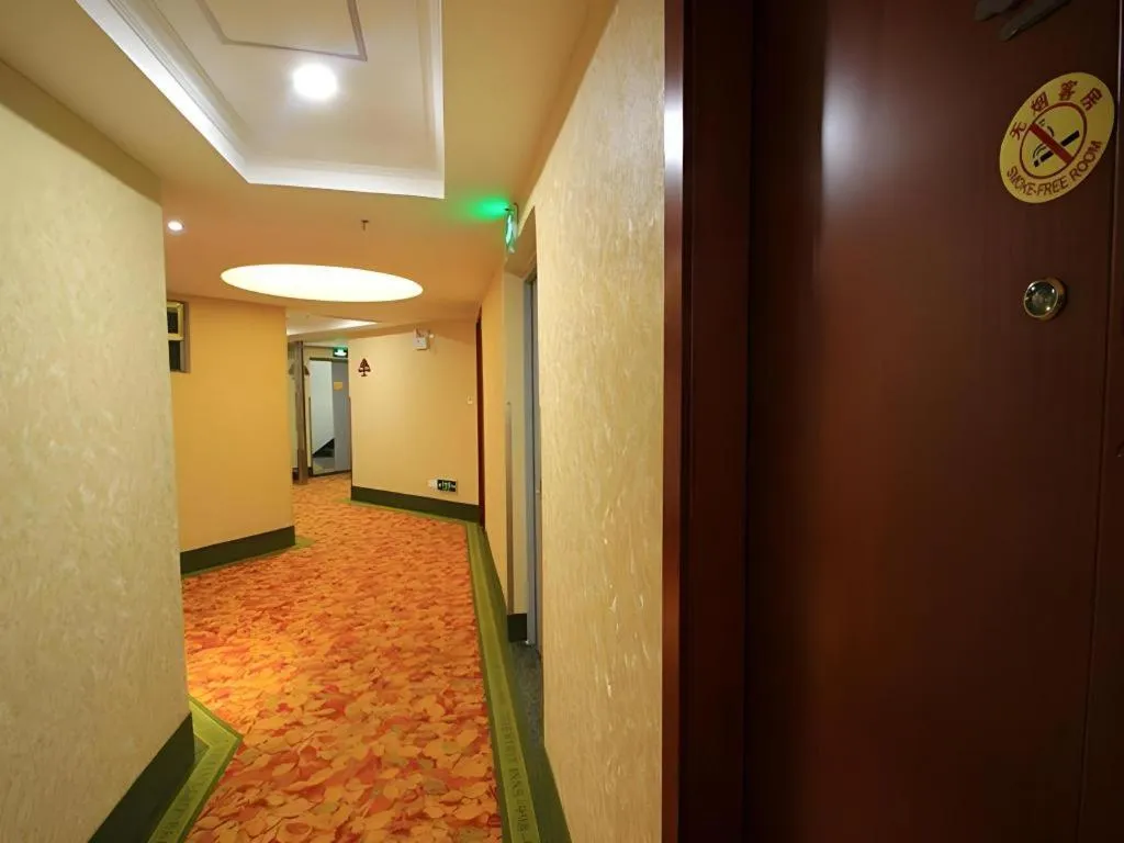 GreenTree Inn Jieyang North Linjiang Road Express Hotel