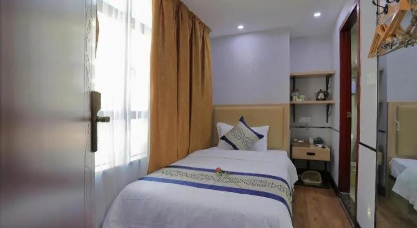 Bed in GreenTree Inn Jieyang North Linjiang Road Express Hotel
