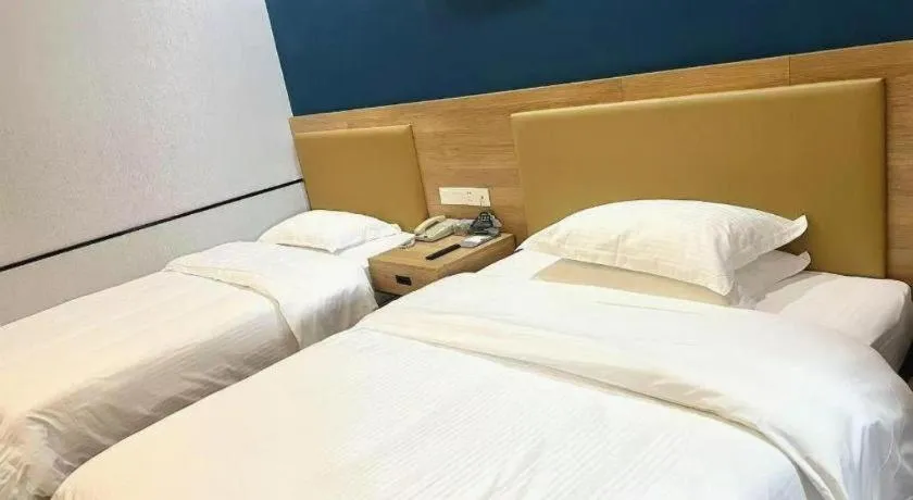 Bed in GreenTree Inn Jieyang North Linjiang Road Express Hotel