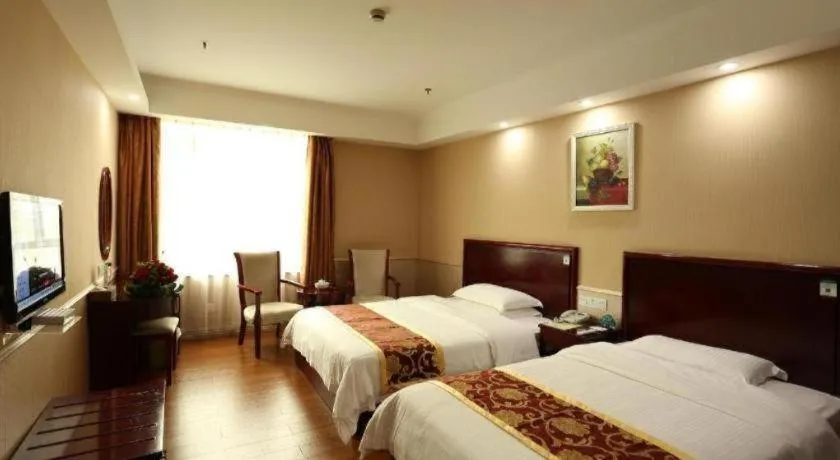 Bed in GreenTree Inn Jieyang North Linjiang Road Express Hotel