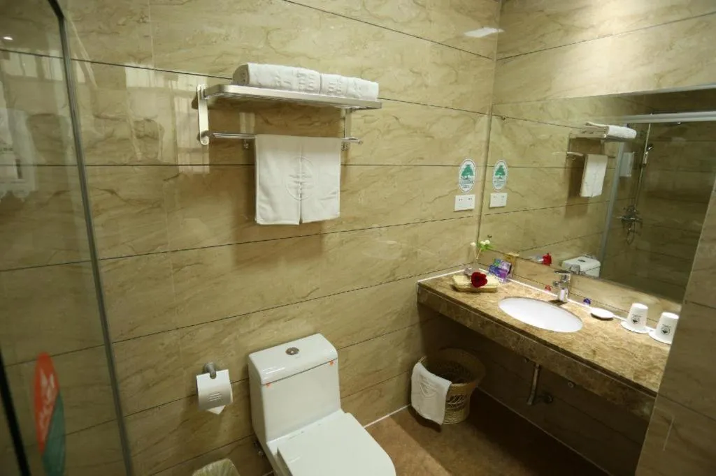 GreenTree Inn Jieyang North Linjiang Road Express Hotel