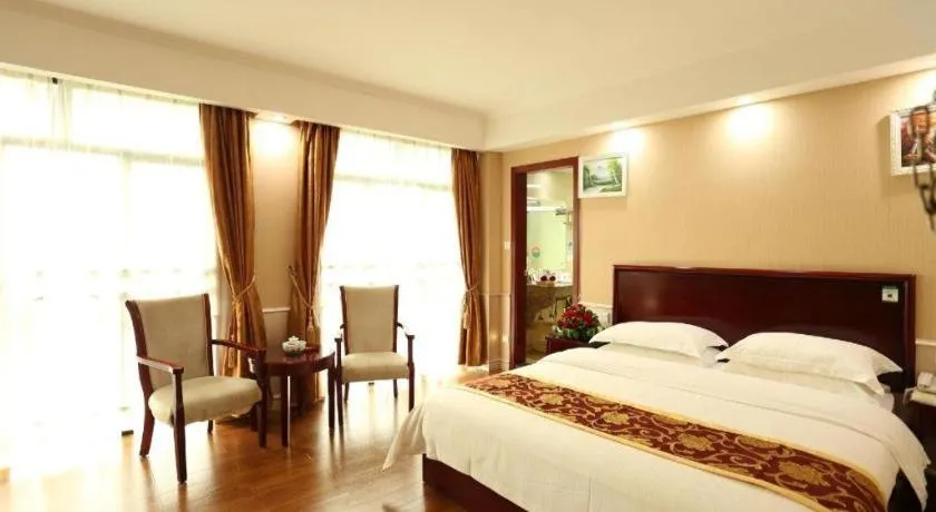Bed in GreenTree Inn Jieyang North Linjiang Road Express Hotel
