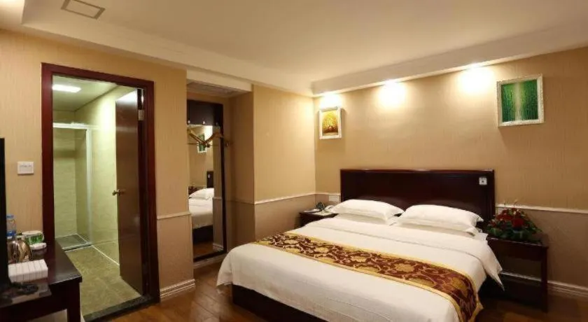 Bed in GreenTree Inn Jieyang North Linjiang Road Express Hotel
