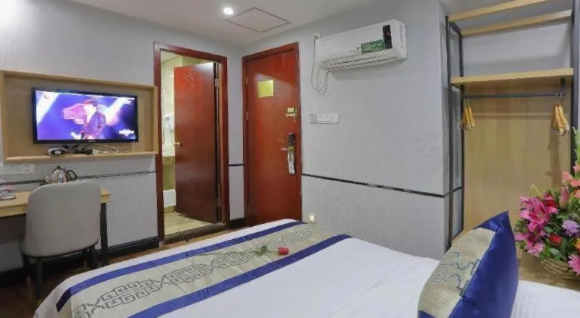 Bed in GreenTree Inn Jieyang North Linjiang Road Express Hotel