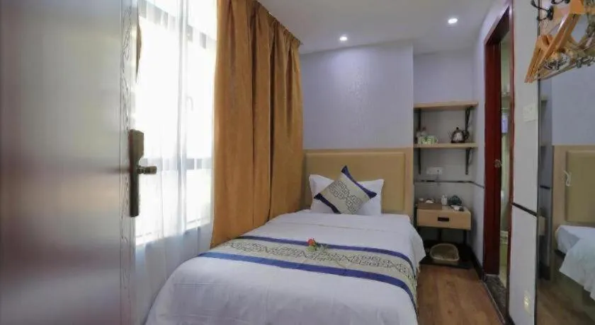Bed in GreenTree Inn Jieyang North Linjiang Road Express Hotel