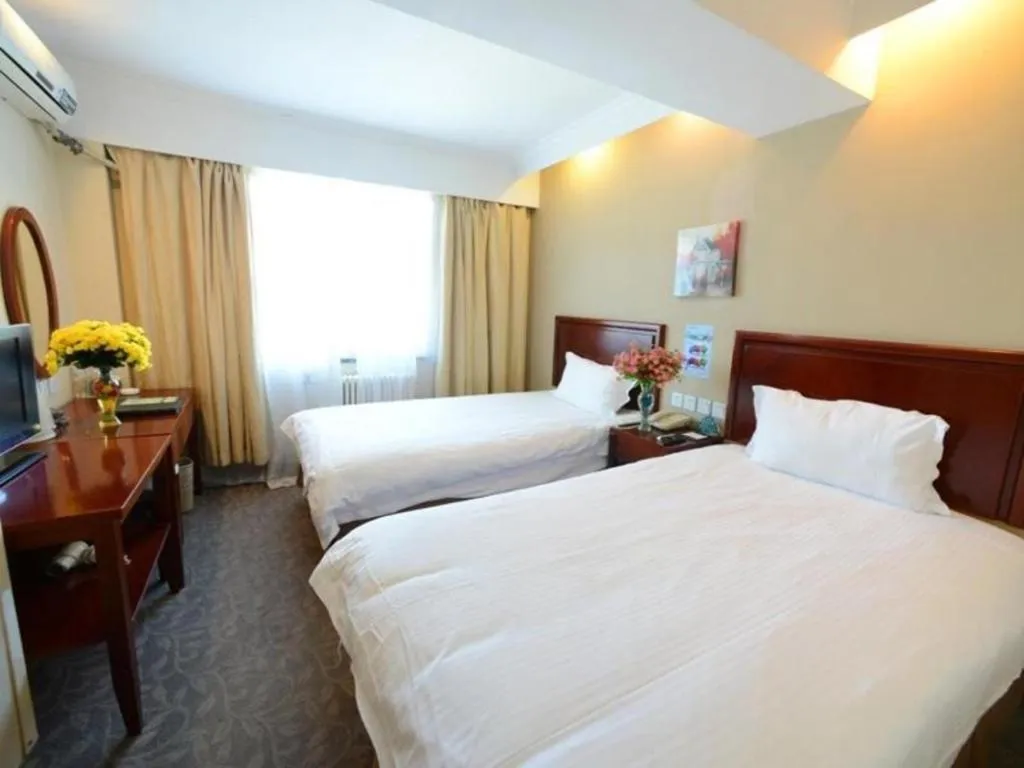 Bed in GreenTree Inn Jieyang North Linjiang Road Express Hotel