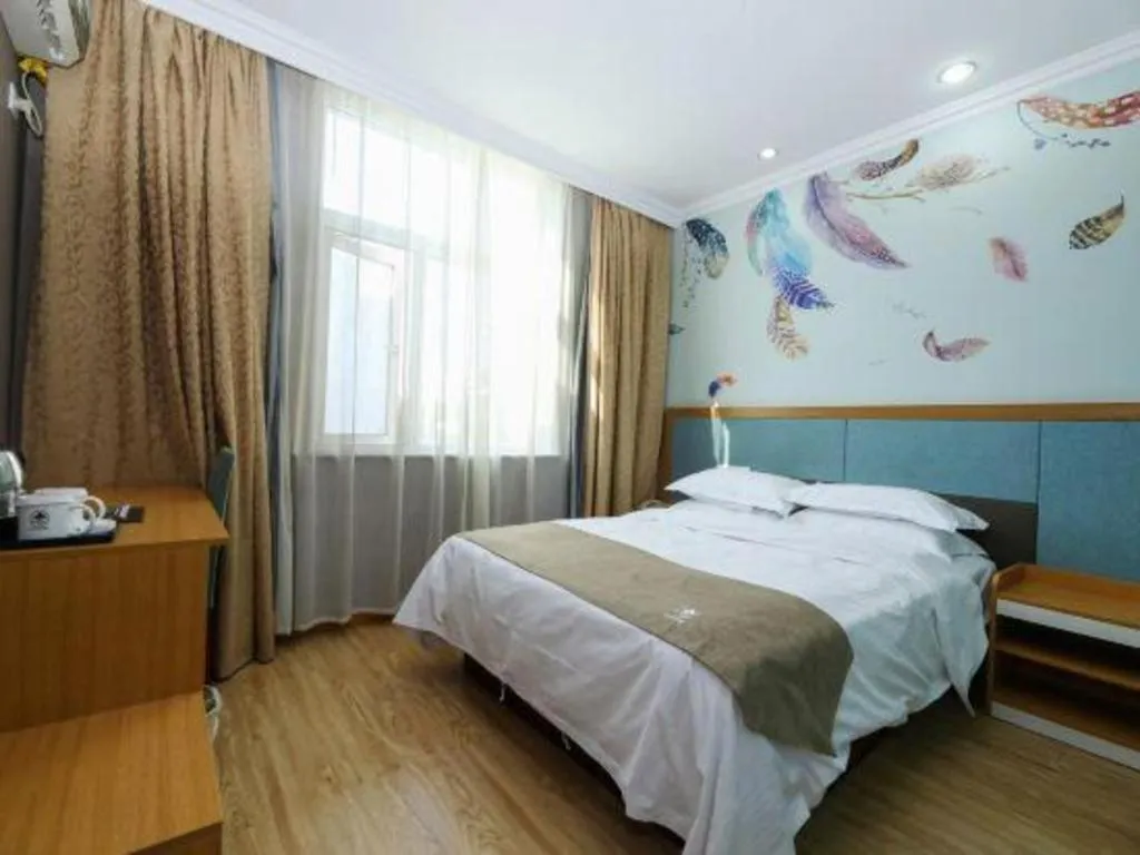 Bed in GreenTree Inn Zhejiang Ningbo Exhibition and Convention Center Bus East Station Express Hotel