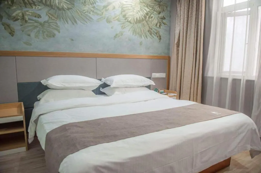 Bed in GreenTree Inn Zhejiang Ningbo Exhibition and Convention Center Bus East Station Express Hotel