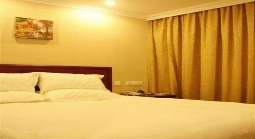Bed in GreenTree Inn Zhejiang Ningbo Exhibition and Convention Center Bus East Station Express Hotel