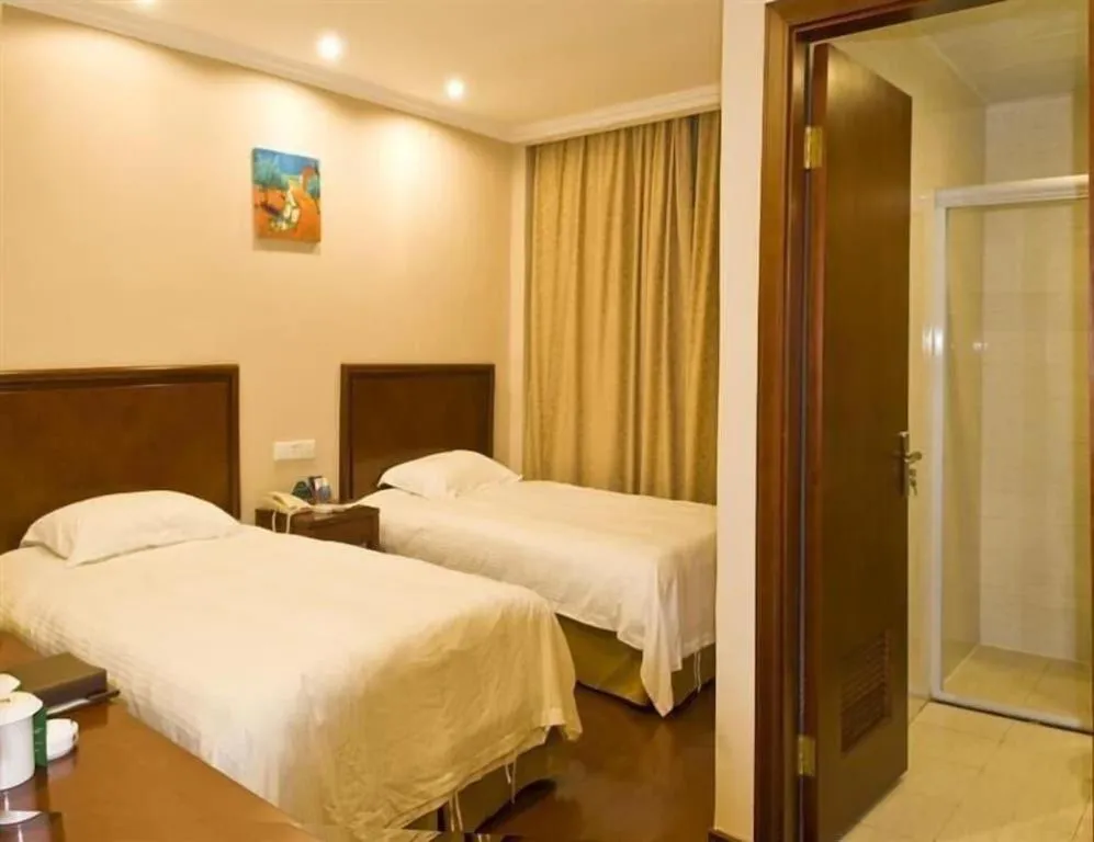 Bed in GreenTree Inn Zhejiang Ningbo Exhibition and Convention Center Bus East Station Express Hotel