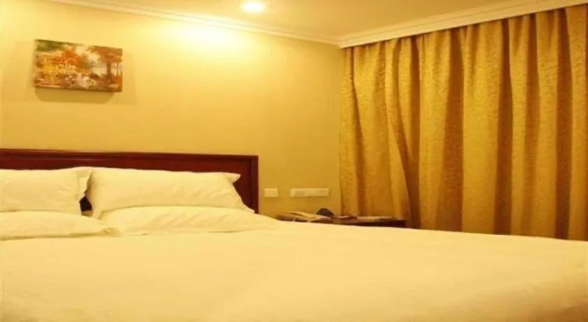 Bed in GreenTree Inn Zhejiang Ningbo Exhibition and Convention Center Bus East Station Express Hotel