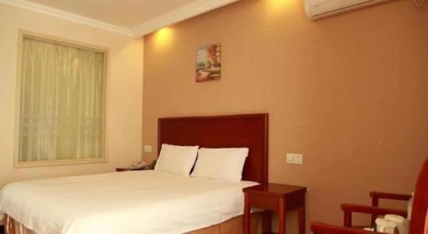 Bed in GreenTree Inn Zhejiang Ningbo Exhibition and Convention Center Bus East Station Express Hotel