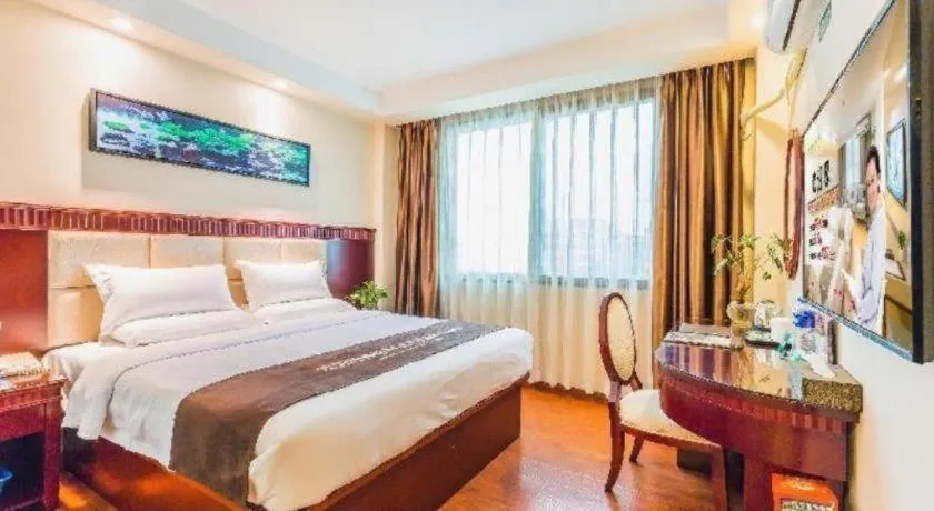 Bed in GreenTree Inn Guangzhou Baiyun International Airport Huaxi Road Express Hotel