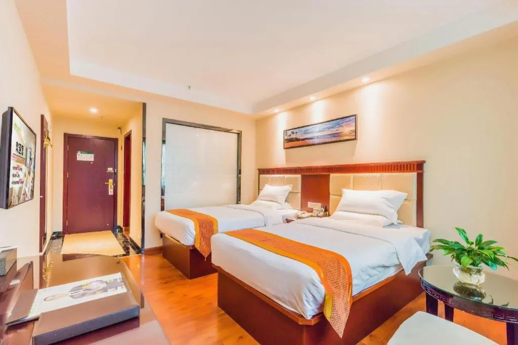 Bed in GreenTree Inn Guangzhou Baiyun International Airport Huaxi Road Express Hotel