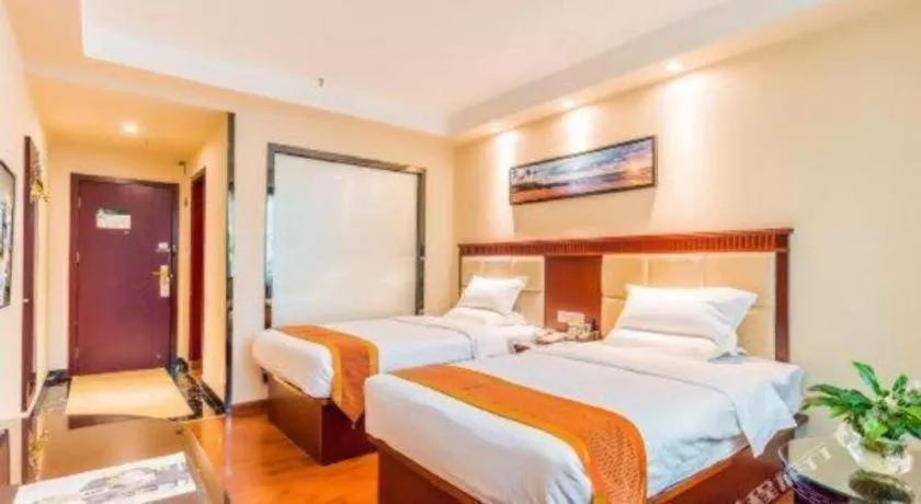 Bed in GreenTree Inn Guangzhou Baiyun International Airport Huaxi Road Express Hotel