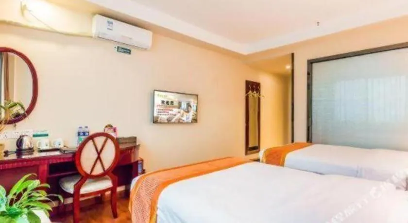 Bed in GreenTree Inn Guangzhou Baiyun International Airport Huaxi Road Express Hotel