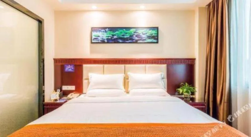Bed in GreenTree Inn Guangzhou Baiyun International Airport Huaxi Road Express Hotel