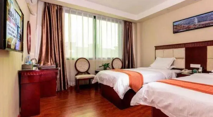 Bed in GreenTree Inn Guangzhou Baiyun International Airport Huaxi Road Express Hotel Bed in GreenTree Inn Guangzhou Baiyun International Airport Huaxi Road Express Hotel