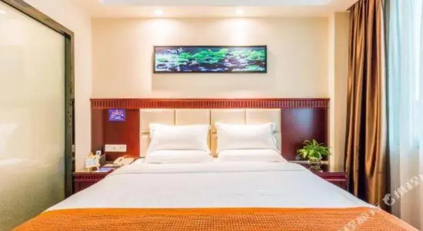 Bed in GreenTree Inn Guangzhou Baiyun International Airport Huaxi Road Express Hotel Bed in GreenTree Inn Guangzhou Baiyun International Airport Huaxi Road Express Hotel