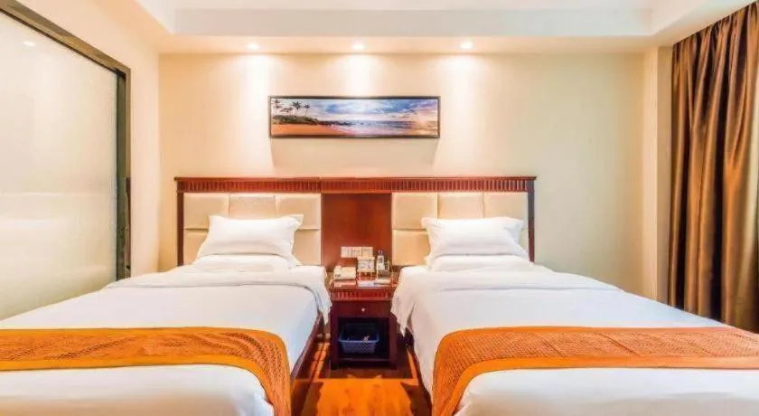 Bed in GreenTree Inn Guangzhou Baiyun International Airport Huaxi Road Express Hotel